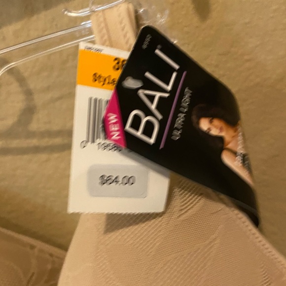 🎉SALE🎉 NWT Bali Firm Body Shaper in Nude - Picture 6 of 7